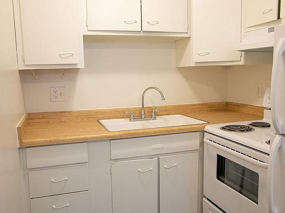 2nd image of 1059 E 600 S APT 35