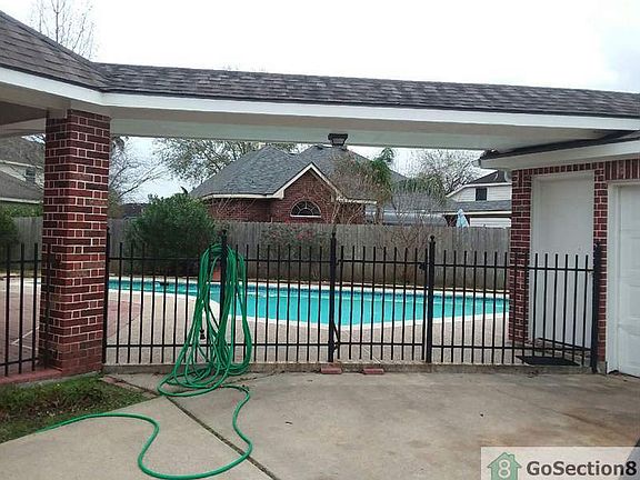 3rd image of 2523 Palace Dr