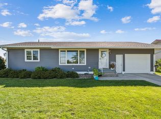 307 8th St, Van Horne, IA 52346