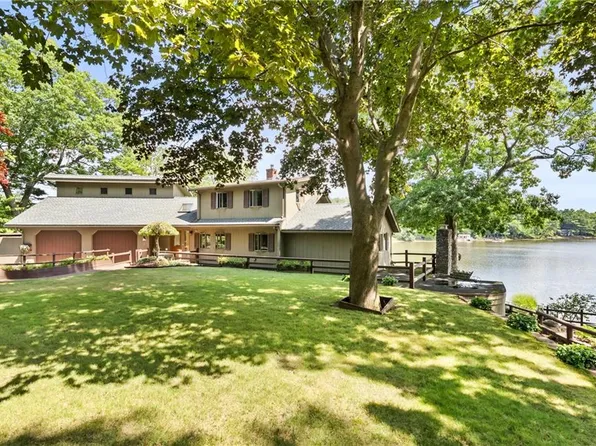290 Oakridge Ave, North Attleboro, MA 02760