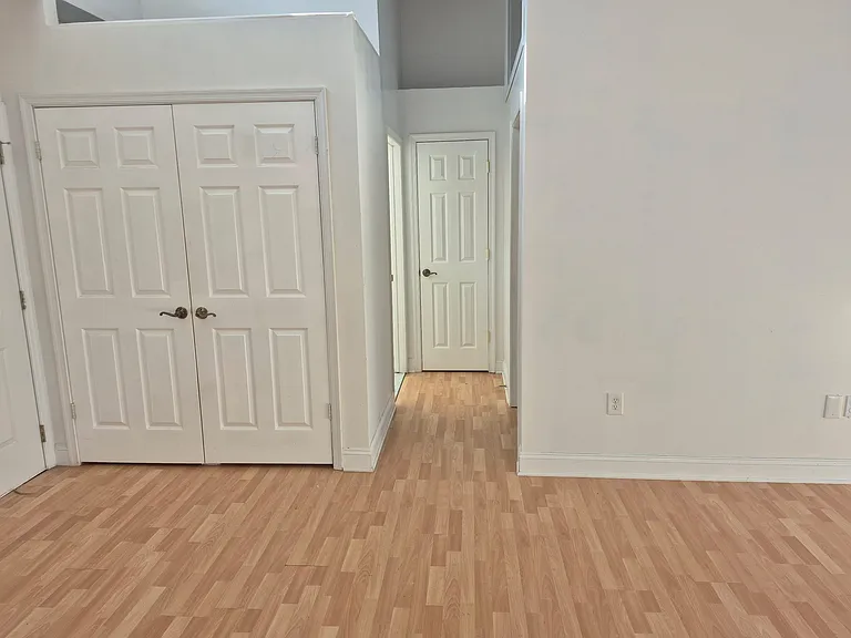 807 Sarah St #E — Photo 10