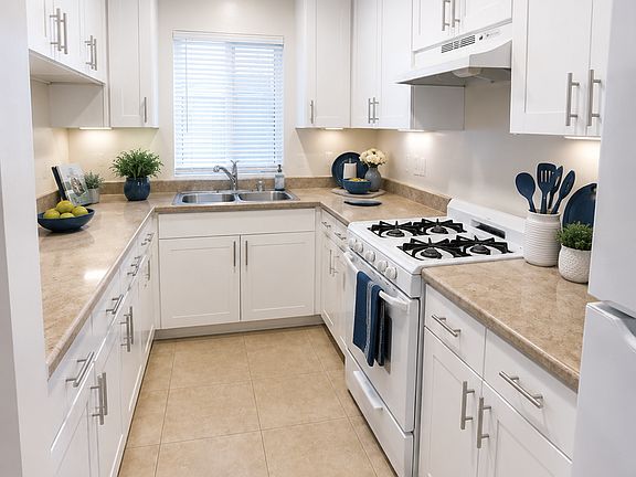2nd image of 2022 E 7th St APT 8