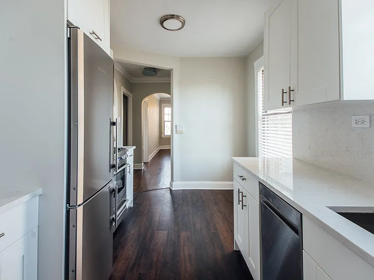 4329: Unit N2, 1BD - Kitchen &amp; Hallway
