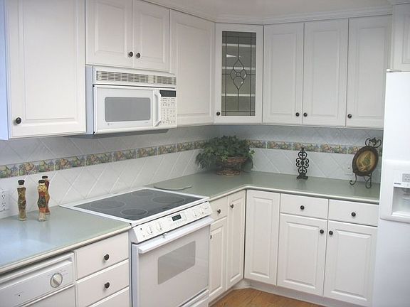Corian & Custom Cabinetry