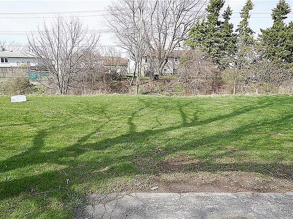 5th image of 112 S Seine Dr