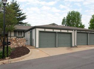979 Barbizon Dr, Ballwin, MO 63021