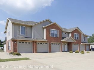 1142 Ravina Dr, Chatham, IL 62629