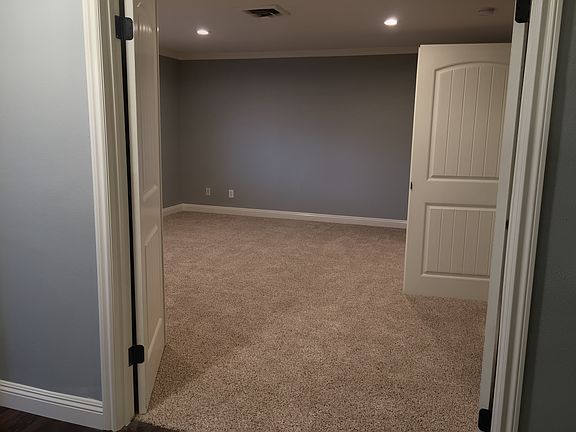 5th image of 26057 E Edgemont Dr