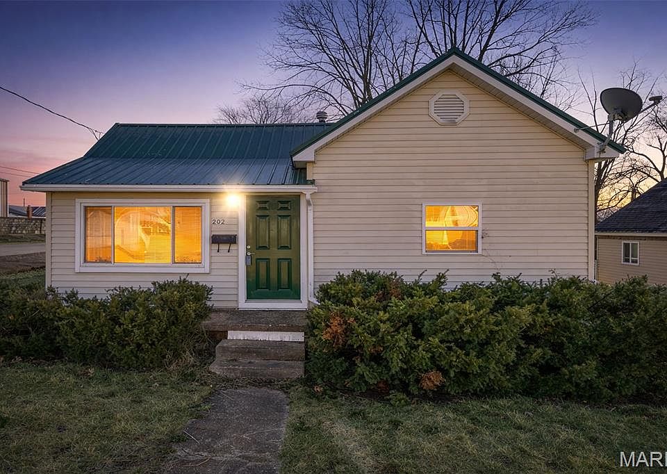 1st image of 202 S Cantwell Ln