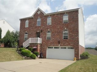 402 Bluefield Dr, Oakdale, PA