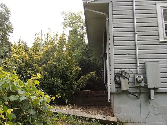 3rd image of 709 N Avon St