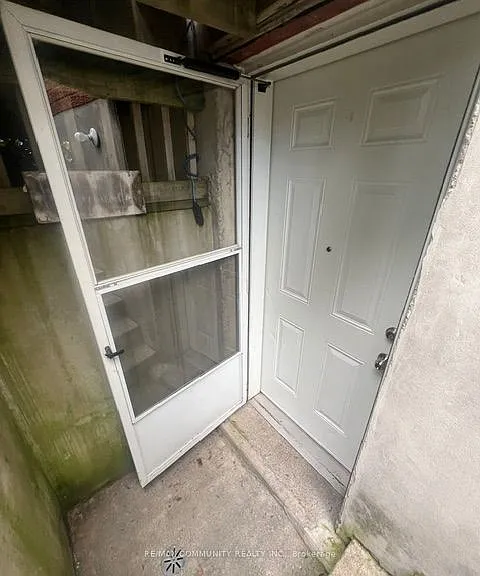 166 Saint Lawrence Dr #BASEMENT — Photo 15