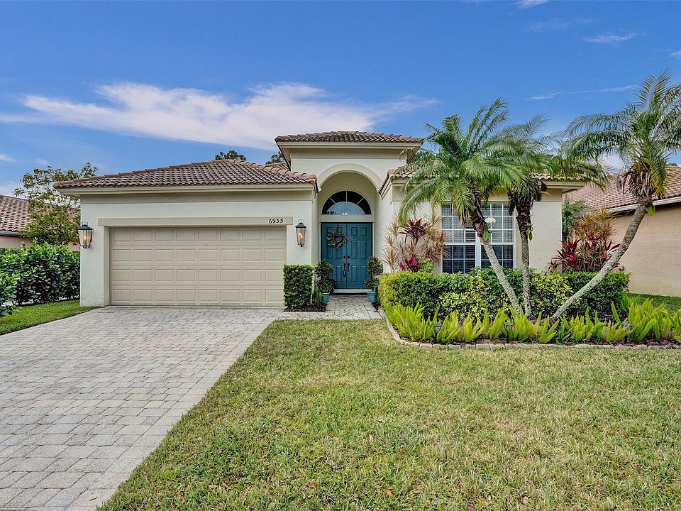 1st image of 6935 SE Twin Oaks Circle