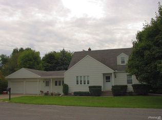 10 Island View Ave, Rossford, OH 43460