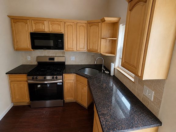 4th image of 419 Kingsley St