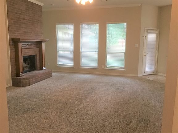 3rd image of 1880 Avonlea Dr