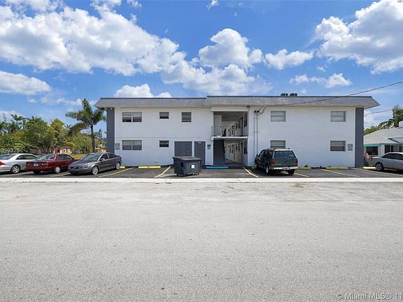 5th image of 114 SE 8th St APT 203