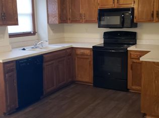 1134 Ridgeway Dr, Raymore, MO 64083