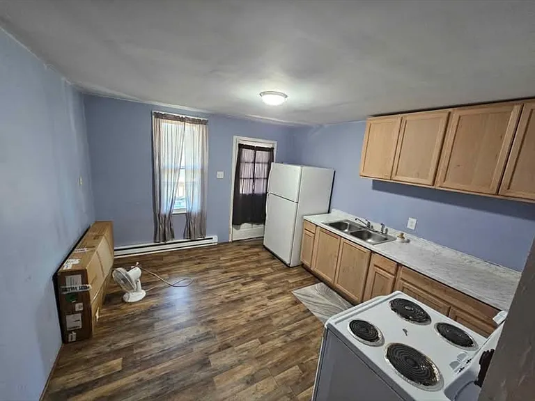 321 N Vine St — Photo 17