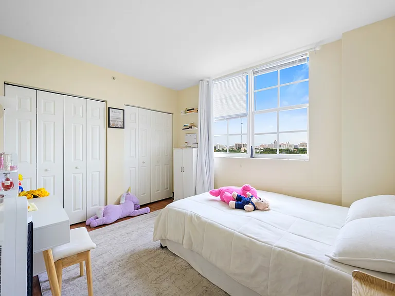 215 SW 42nd Ave #708 — Photo 14
