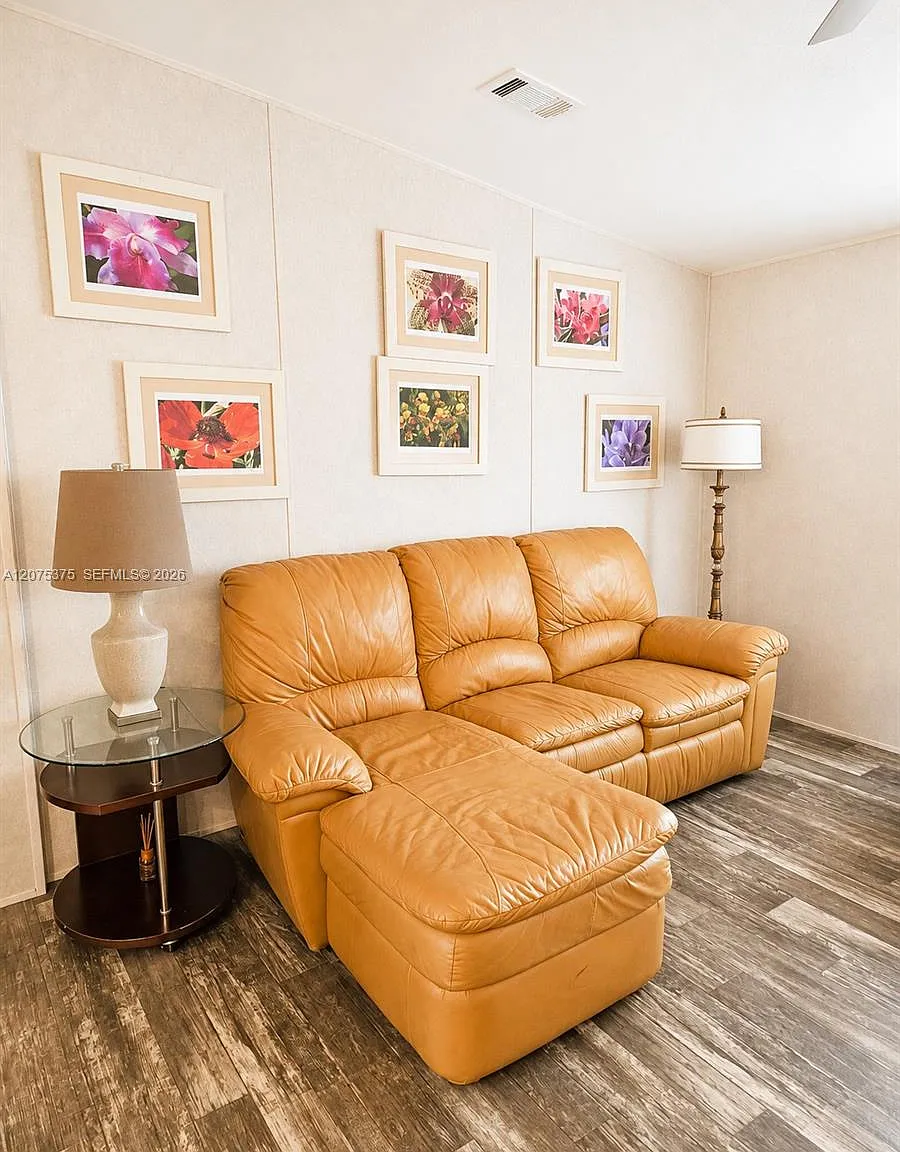 3 bed, 2.0 bath, 1152 sqft, $1,850 — Photo 4