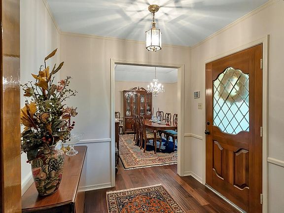 4th image of 1404 Sleepy Hollow Ln