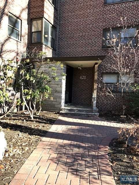 1st image of 421 Park Pl APT 3E