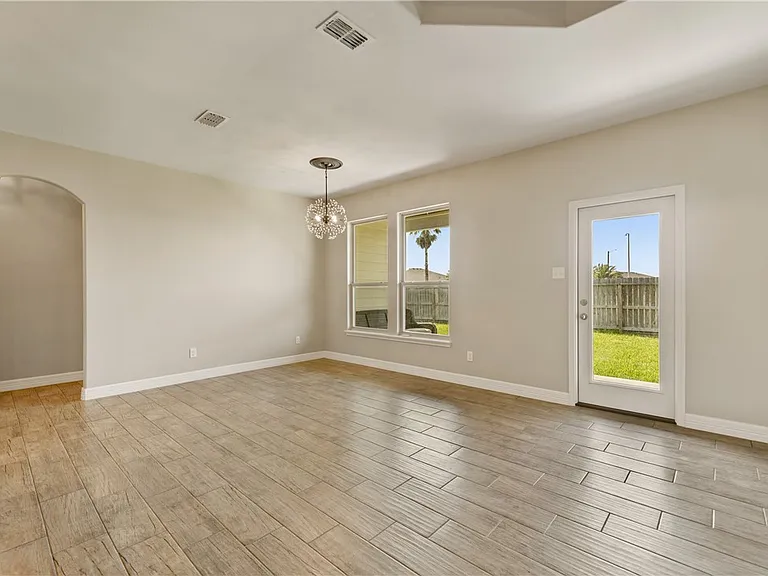 7721 Dove Hollow Dr — Photo 16