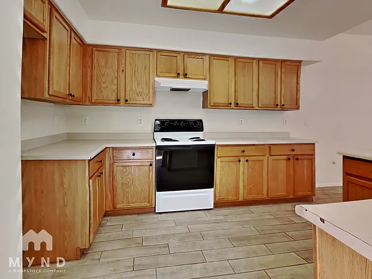 10524 W Almeria Rd — Photo 12