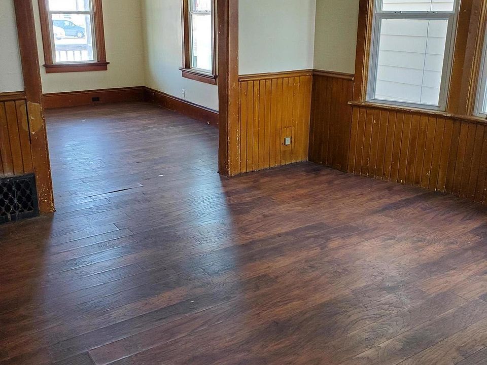 2nd image of 1906 Calumet Dr
