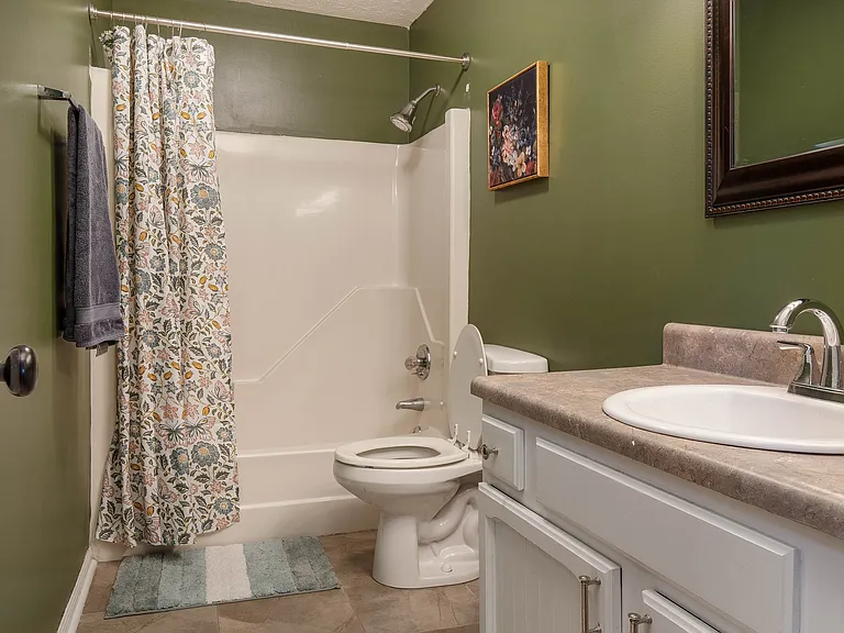 864 Hilton Dr — Photo 14