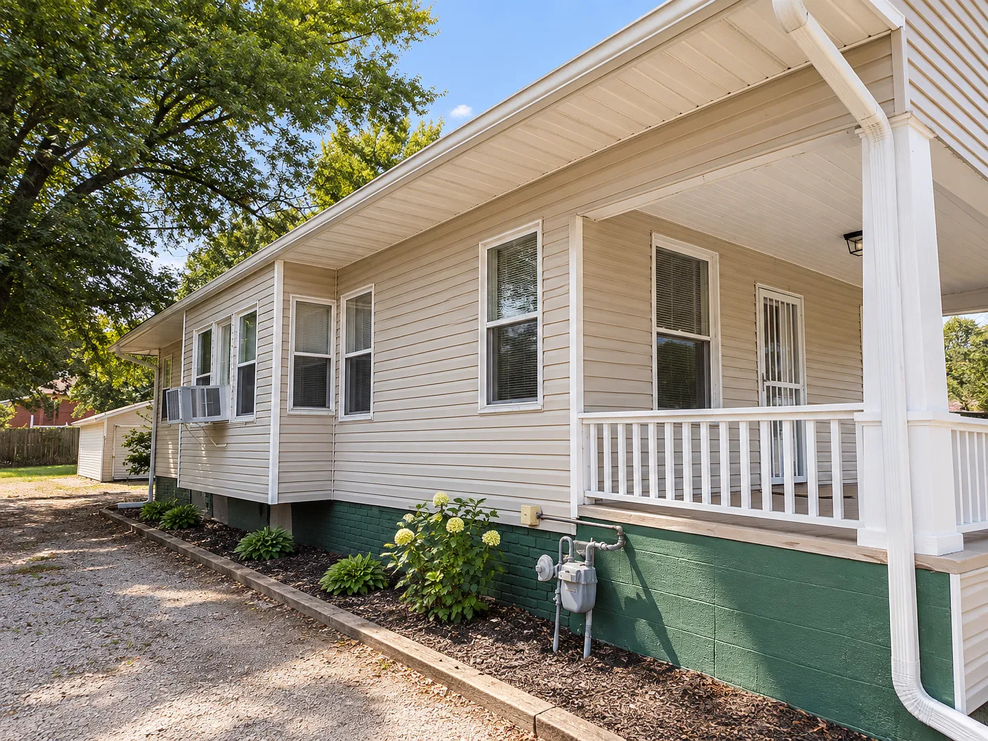 Cozy 2-Bedroom Home in Galesburg with Detached Garage! — Photo 2