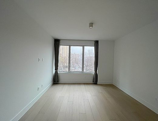 4th image of 208 Delancey St #4B