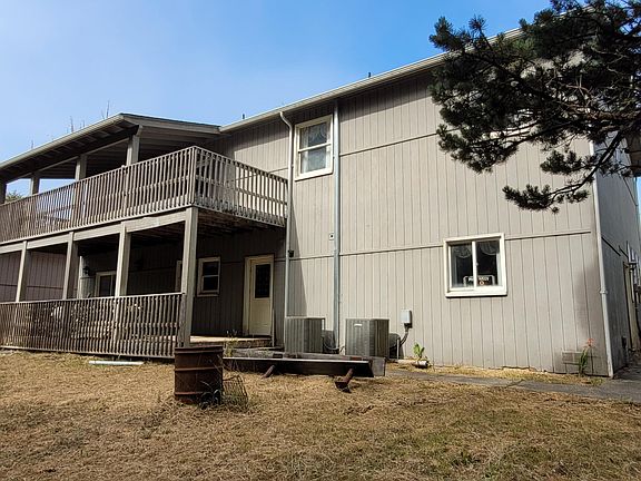 4th image of 5090 NE Highland Cir