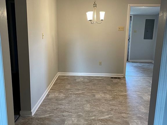 5th image of 922 Carolina St