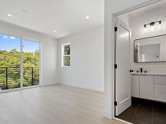 4th image of 2200 Thurman Ave #2202