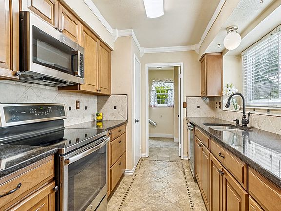 4th image of 2634 Duchess Dr