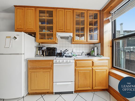 4th image of 110 Macdougal St APT 12r