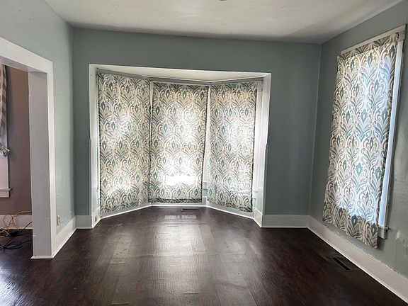 3rd image of 424 W Harvey Ave
