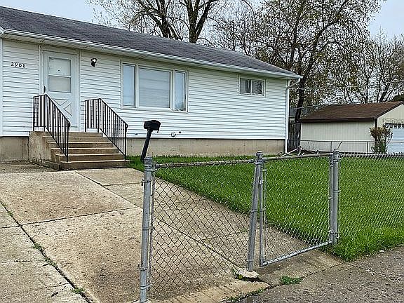 3rd image of 2908 Yeoman St