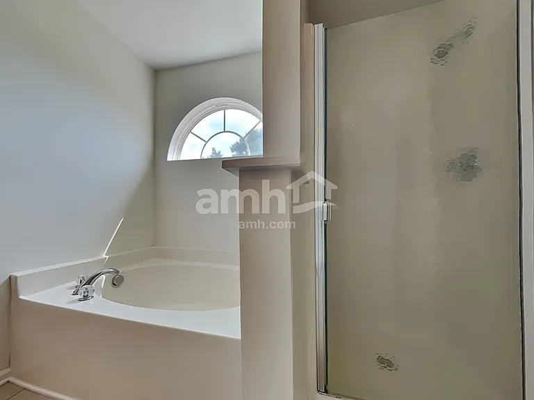 121 Hampton Lake Dr — Photo 17