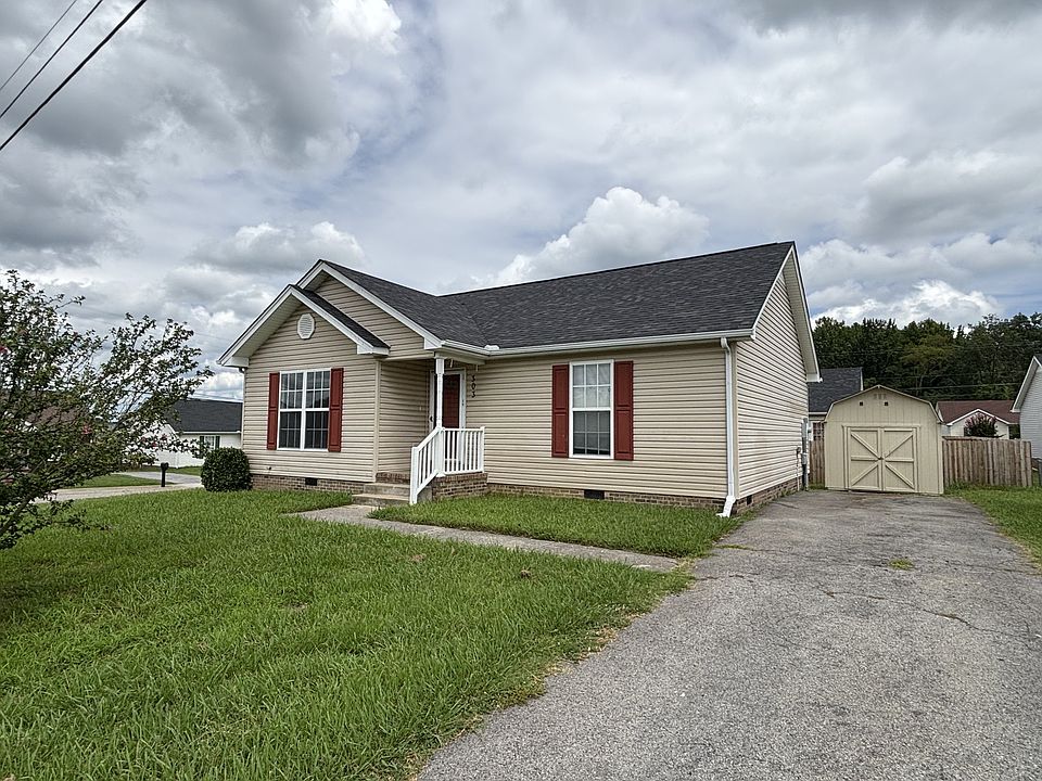 2nd image of 303 Bandera Ln