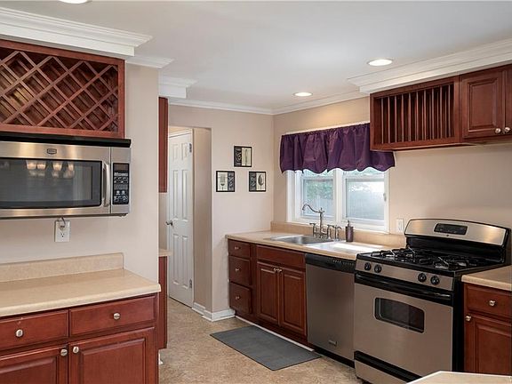 5th image of 470 Voorhees Ave