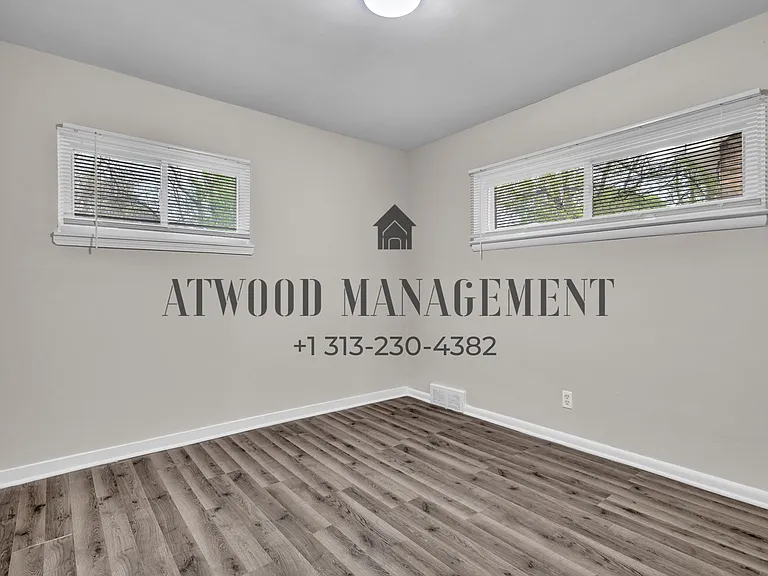 21440 Bennett St — Photo 12