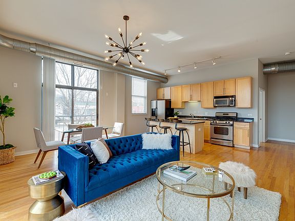3rd image of 4011 N Francisco Ave Unit 111