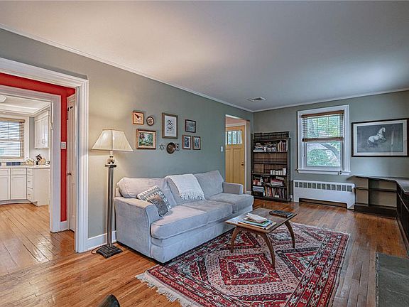5th image of 3044 W Greenleaf St