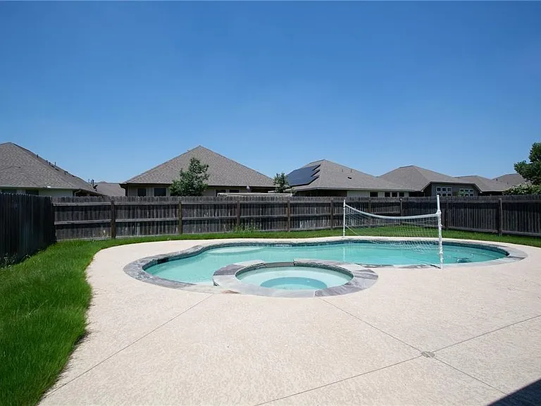 8238 Arezzo Dr — Photo 33