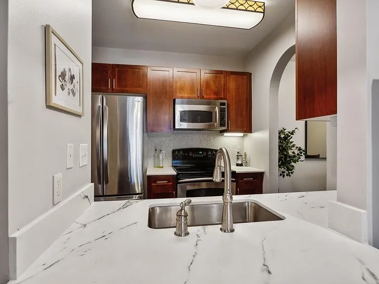 325 E Paces Ferry Rd NE #1410 — Photo 5