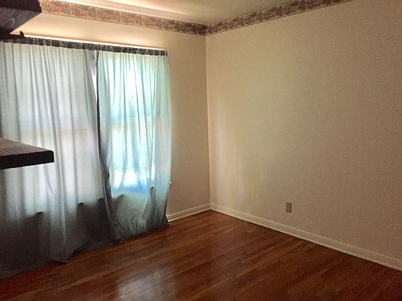 5th image of 2227 San Antonio St