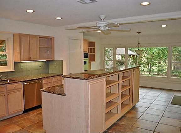 4th image of 943 Leatrice Dr